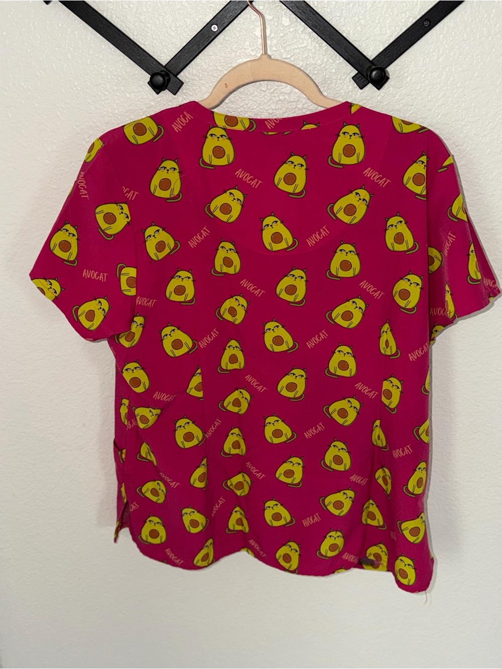 Prints by Maevn Avocat Cat Avocado Scrub Top Women’s Large Pink 1767 - Picture 4 of 4